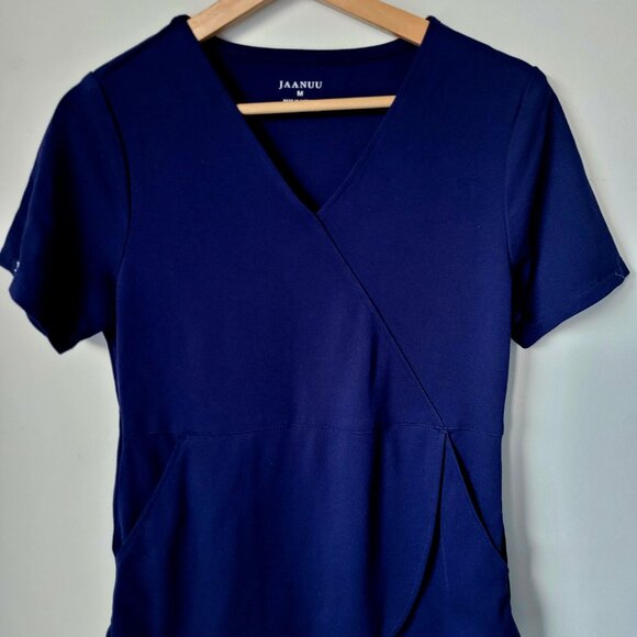 Jaanuu navy scrub top in M - Picture 2 of 5